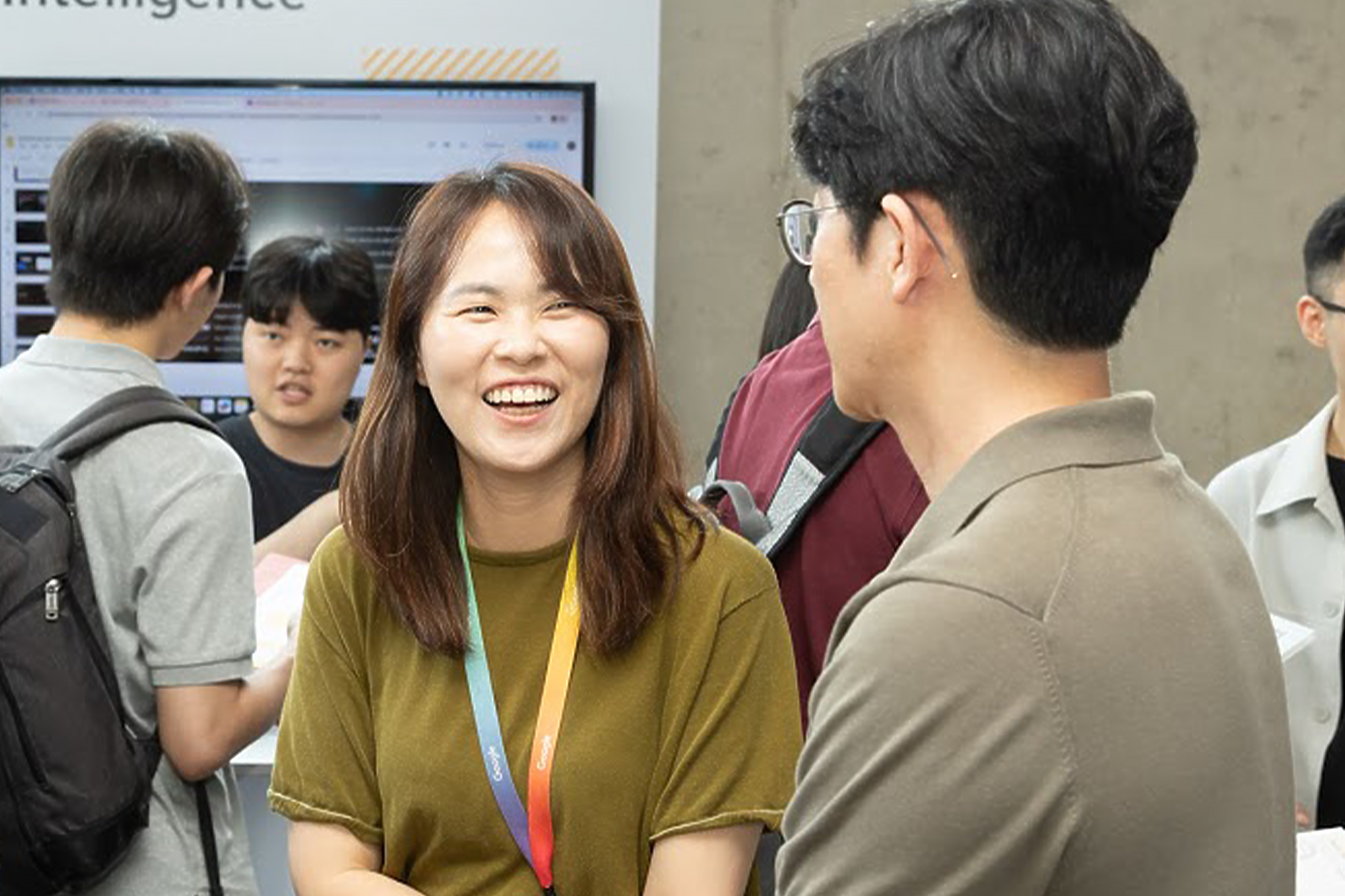 Two professionals engaging in a friendly discussion at the event.